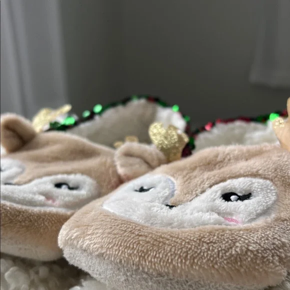 Reindeer Sequin Slippers Size 7 - Picture 13 of 14